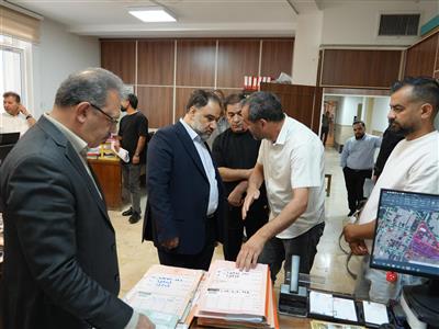 بازدید سرزده شهردار كمال‌شهر و رئیس اداره توسعه و منابع از واحدهای مختلف شهرداری